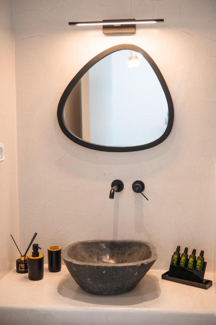 Tre Fiori - The Retreat Suites Fira  Extérieur photo
